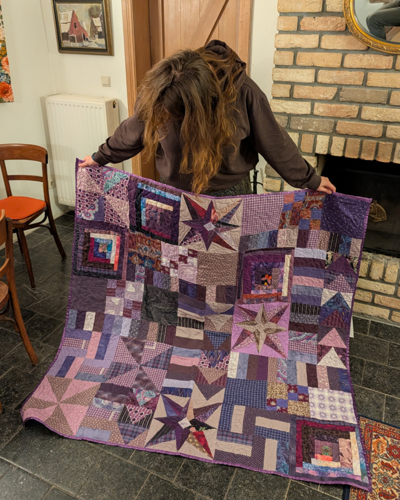 Paarse housewarming quilt