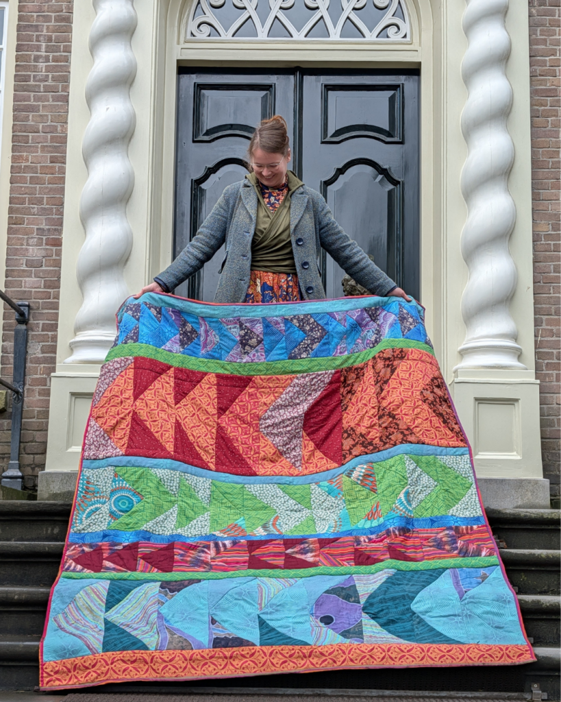 Een dame dient zich aan.  - Kick Ass Quilts fotoshoot