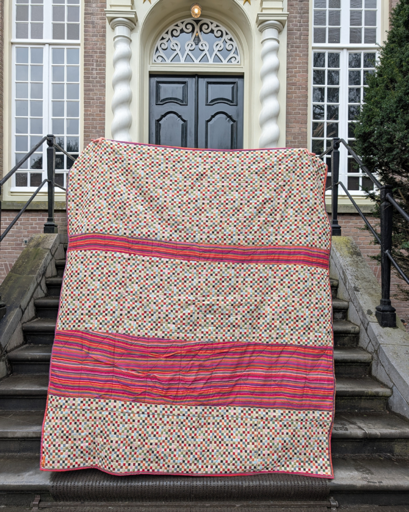 Een dame dient zich aan.  - Kick Ass Quilts fotoshoot